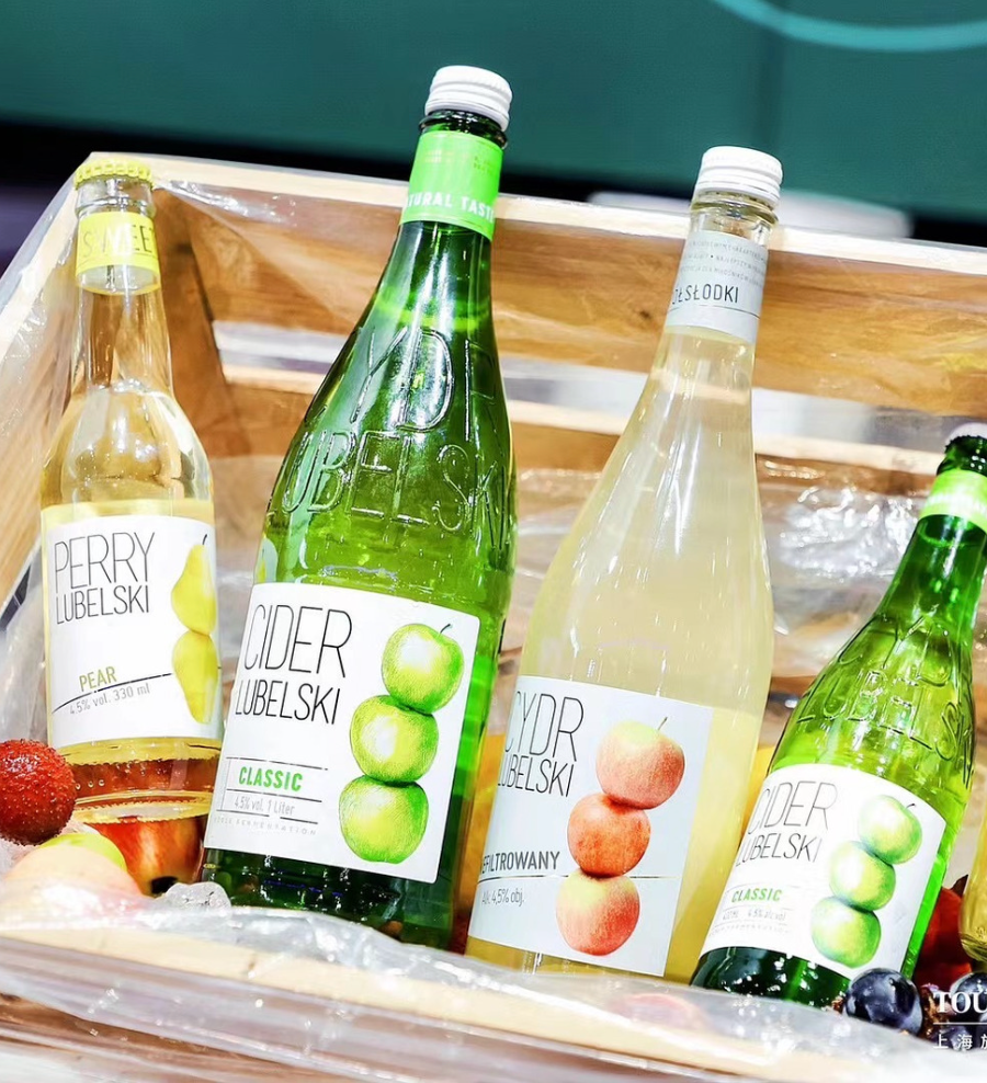 Lubelski Cider bottles displayed with fruit